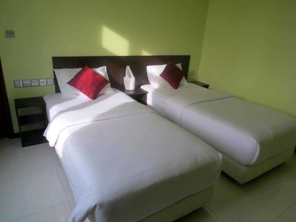Coral Queen Inn Hulhumalé Extérieur photo