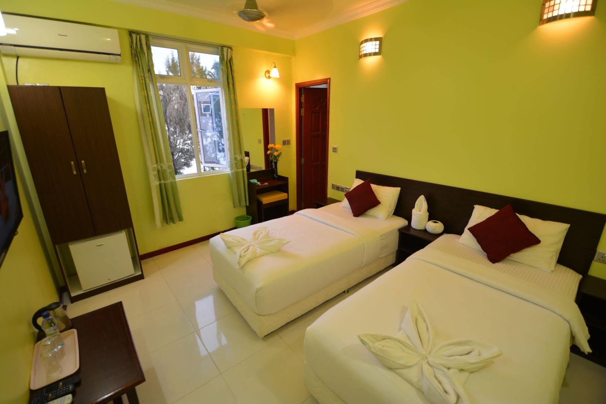 Coral Queen Inn Hulhumalé Extérieur photo